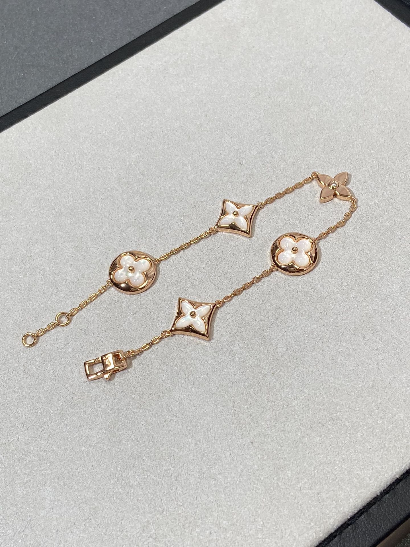 [LUXE JEWELRY]STAR AND SUN 5 MOTIF MOP PINK GOLD BRACELET