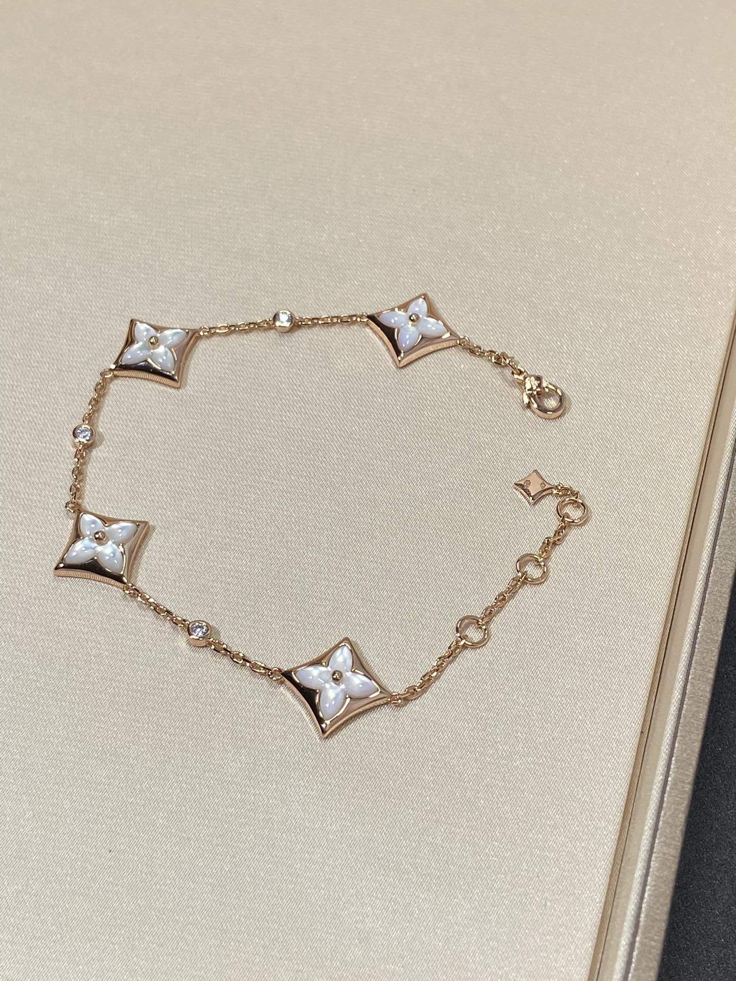 [LUXE JEWELRY]STAR 4 MOTIF MOP DIAMOND PINK GOLD BRACELET