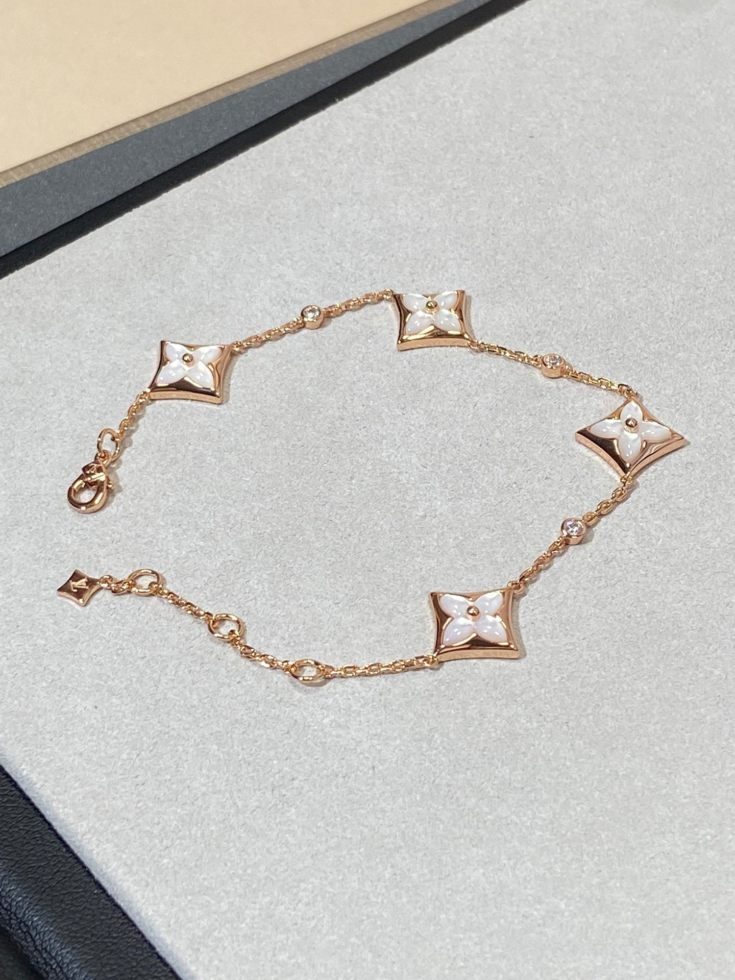 [LUXE JEWELRY]STAR 4 MOTIF MOP DIAMOND PINK GOLD BRACELET