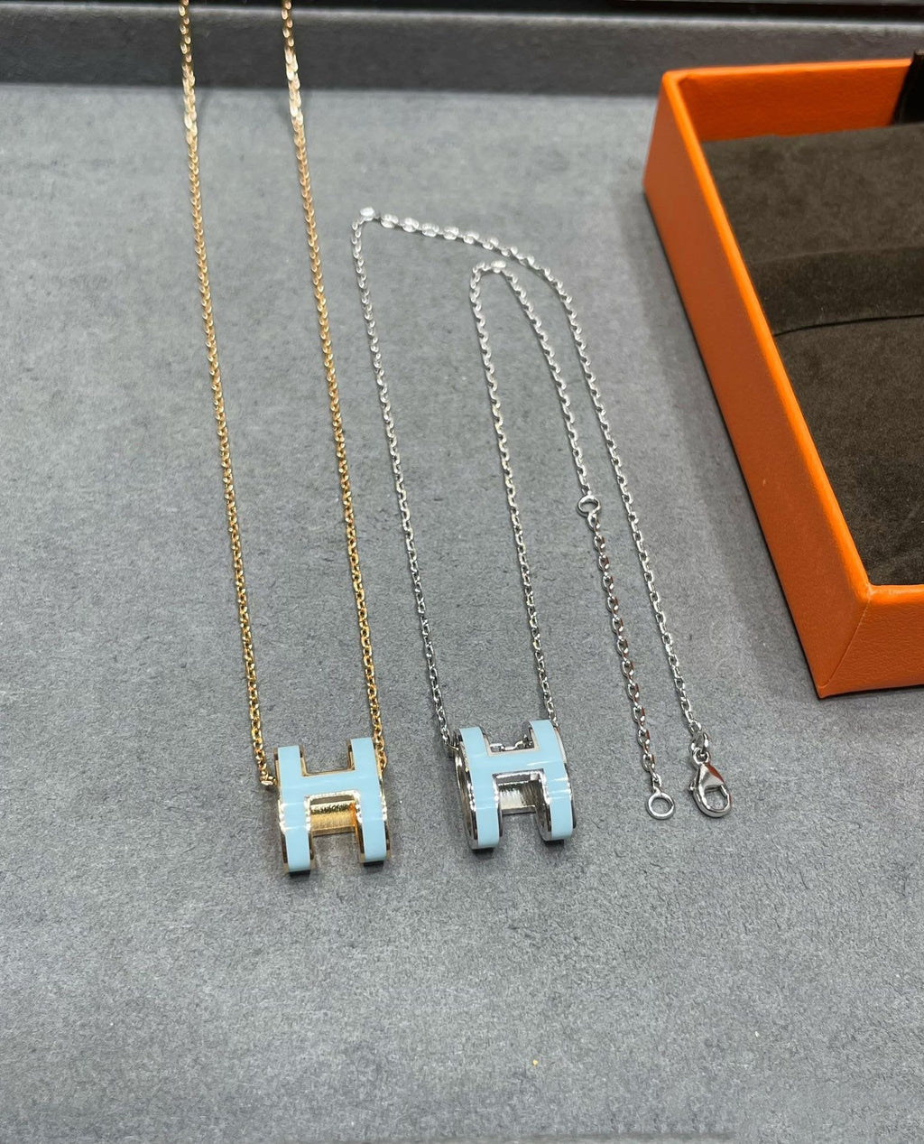 [LUXE JEWELRY]POP H SKY BLUE NECKLACE