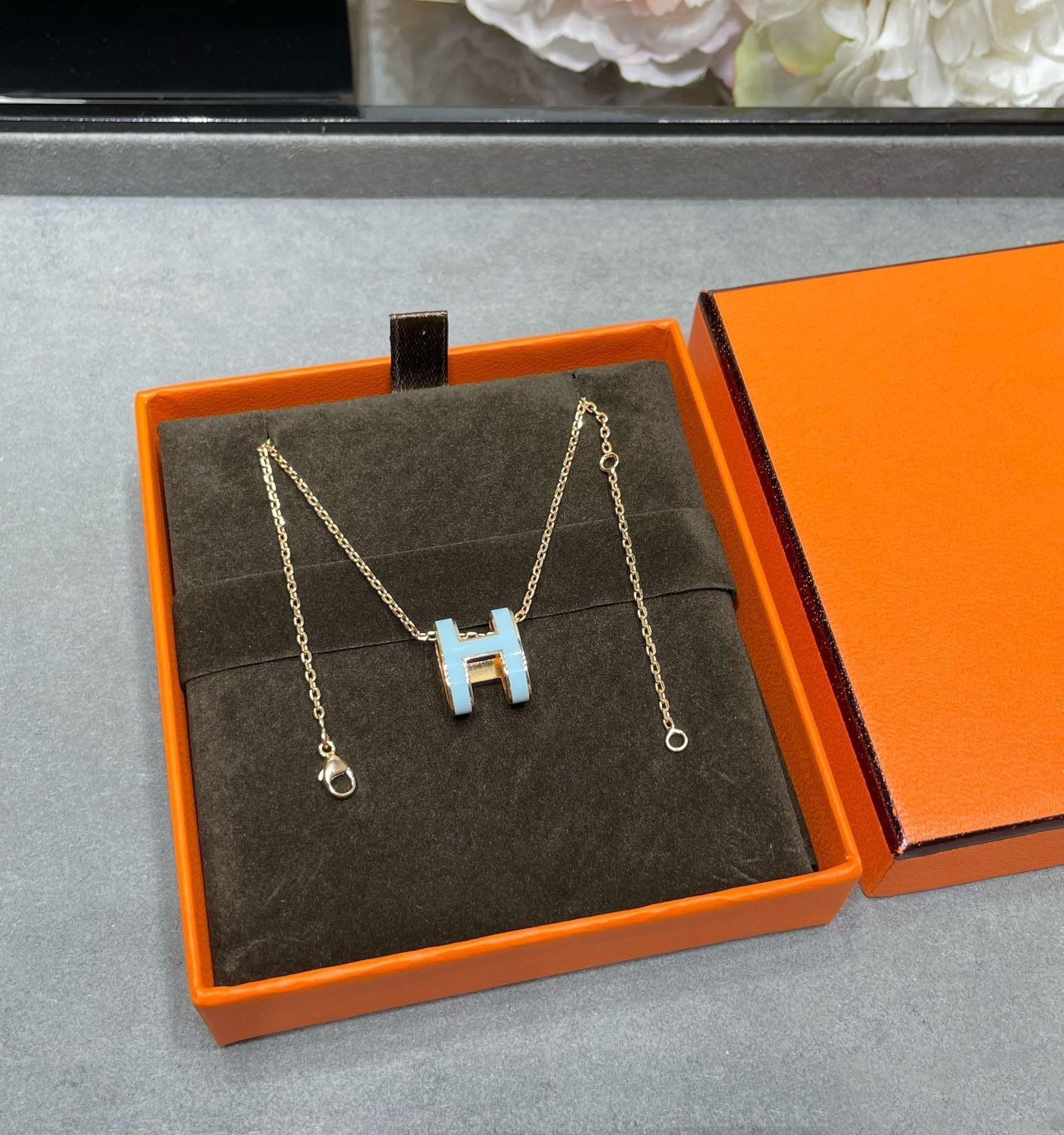 [LUXE JEWELRY]POP H SKY BLUE NECKLACE