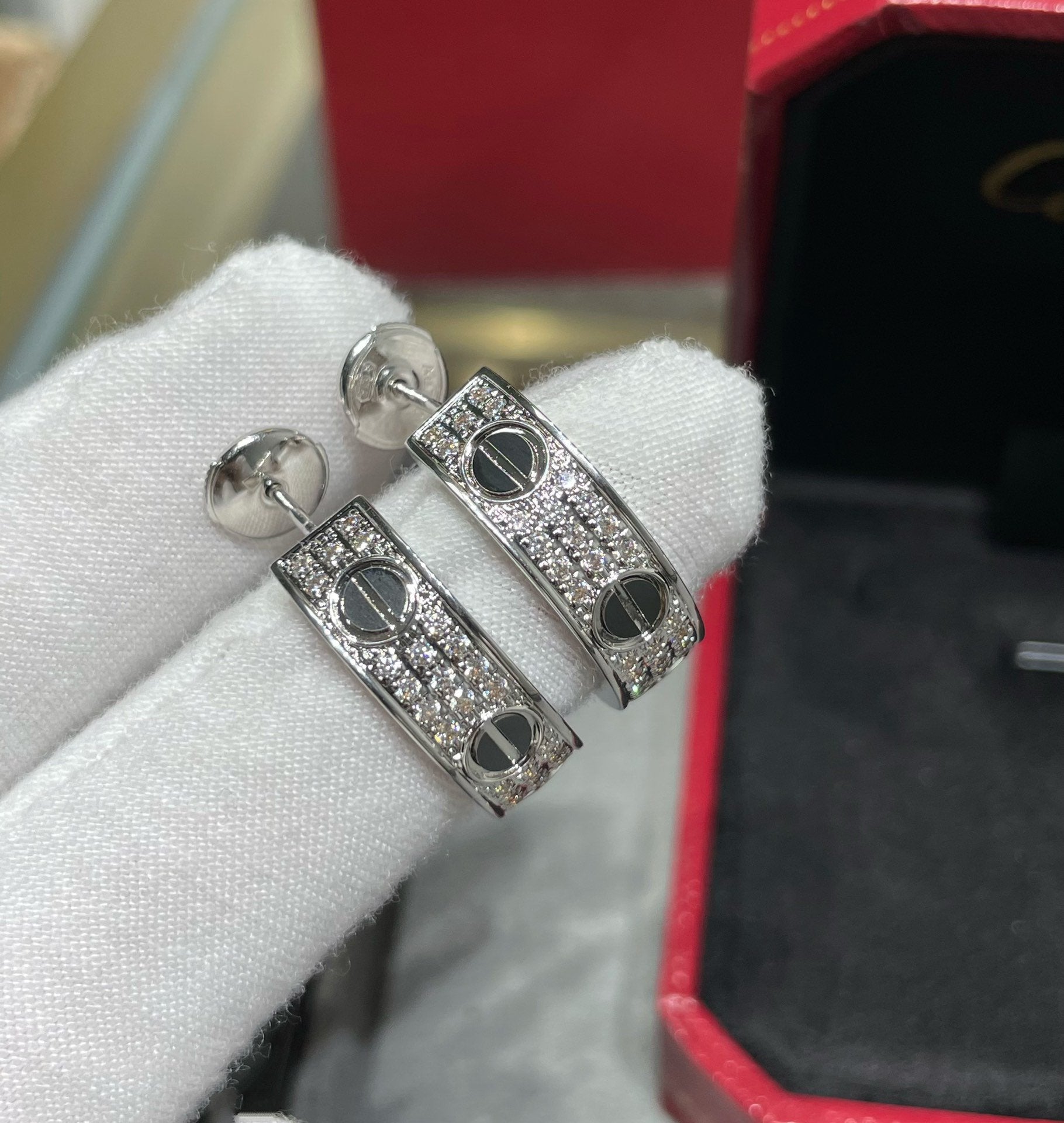 [LUXE JEWELRY] LOVE CERAMIC DIAMOND PAVED SILVER EARRINGS