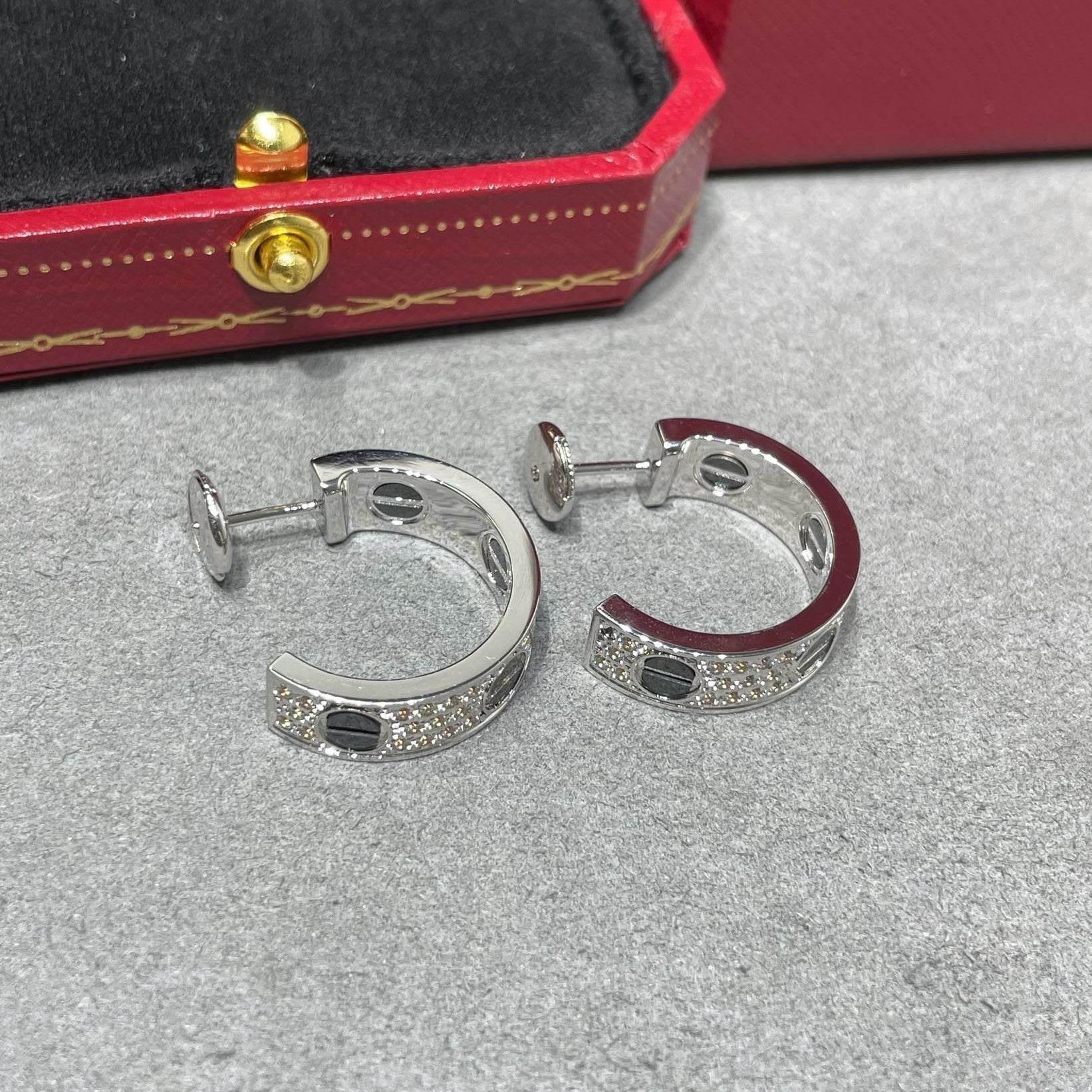 [LUXE JEWELRY] LOVE CERAMIC DIAMOND PAVED SILVER EARRINGS