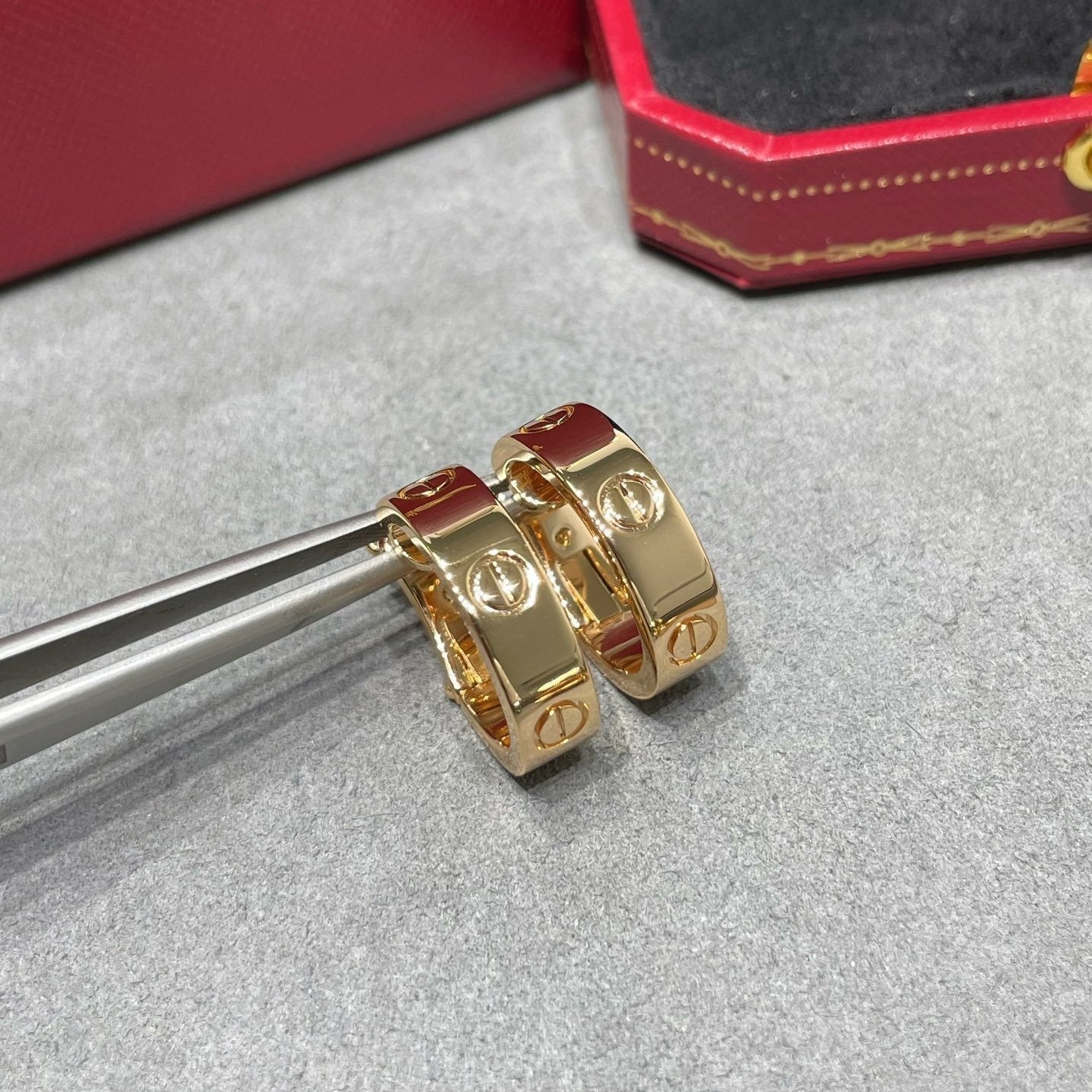 [LUXE JEWELRY] LOVE 5.5MM EARRINGS