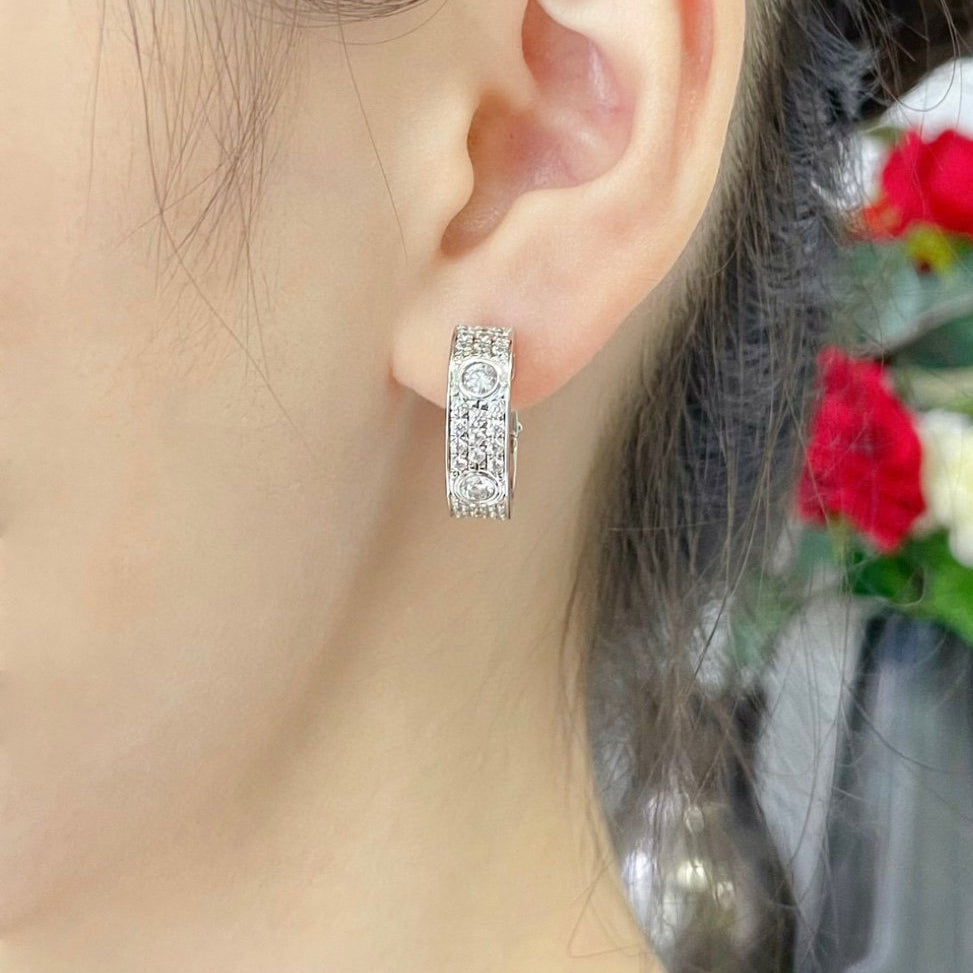 [LUXE JEWELRY] LOVE 5.5MM DIAMOND PAVED EARRINGS