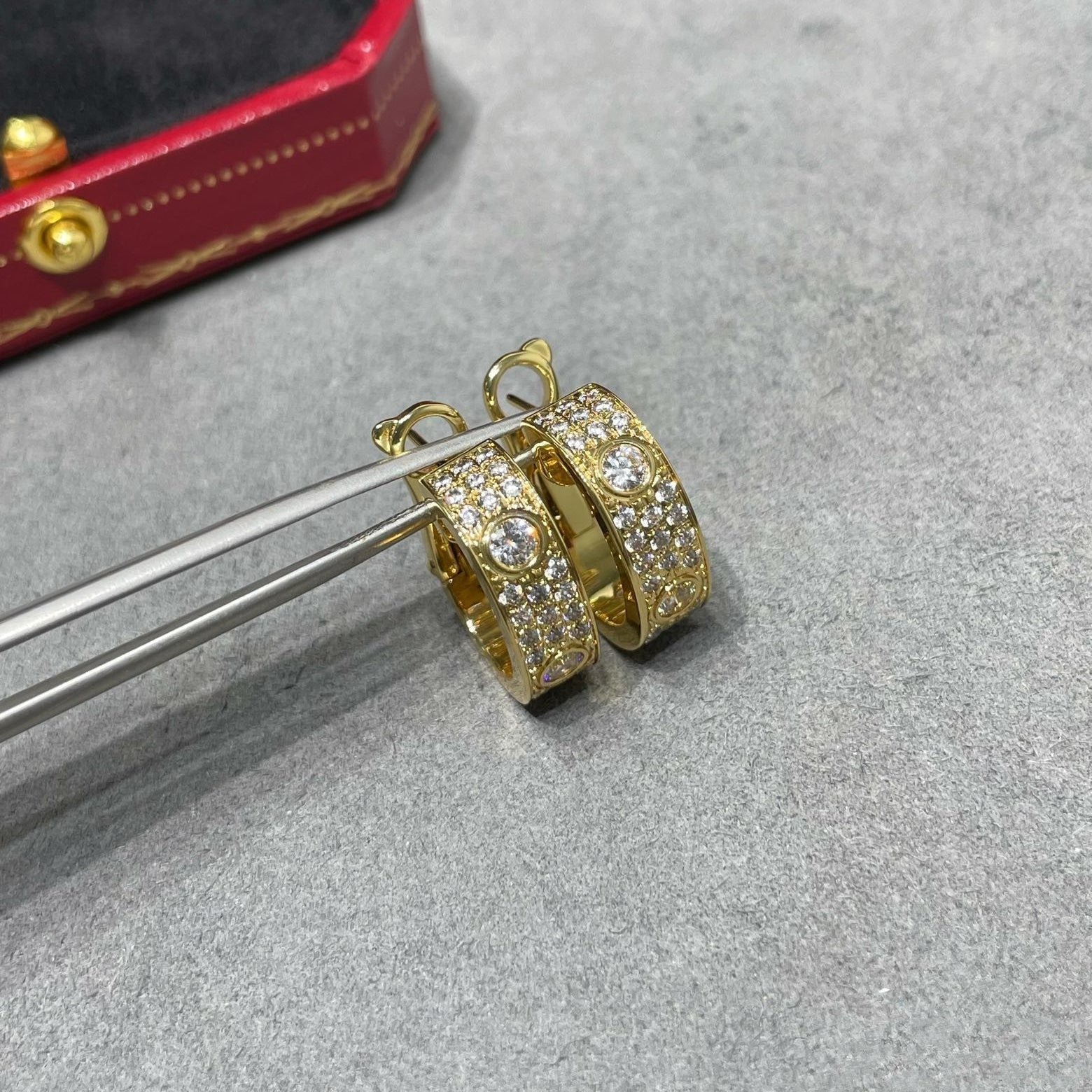 [LUXE JEWELRY] LOVE 5.5MM DIAMOND PAVED EARRINGS