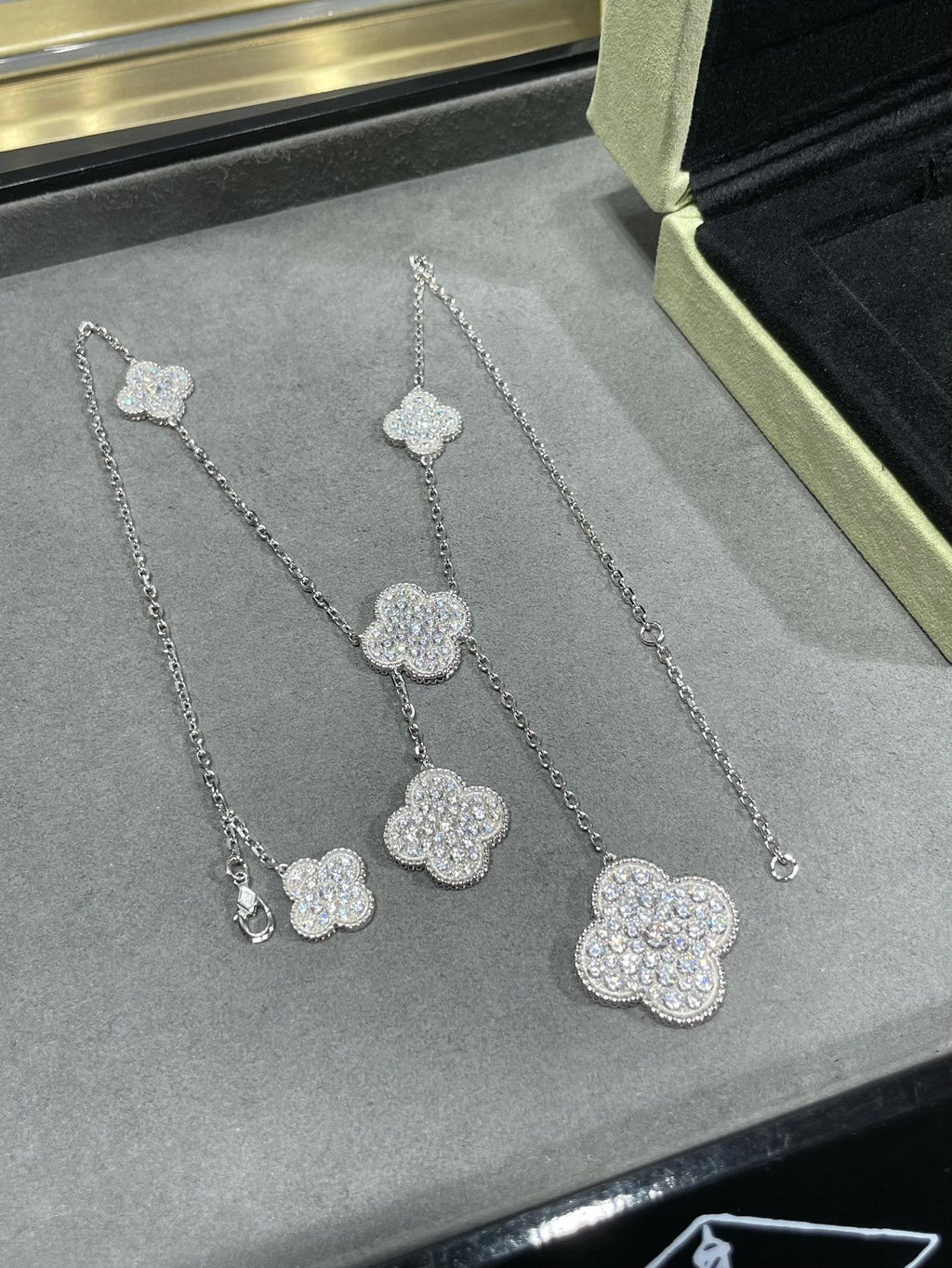 [LUXE JEWELRY]CLOVER 6 MOTIF DIAMOND PAVED NECKLACE