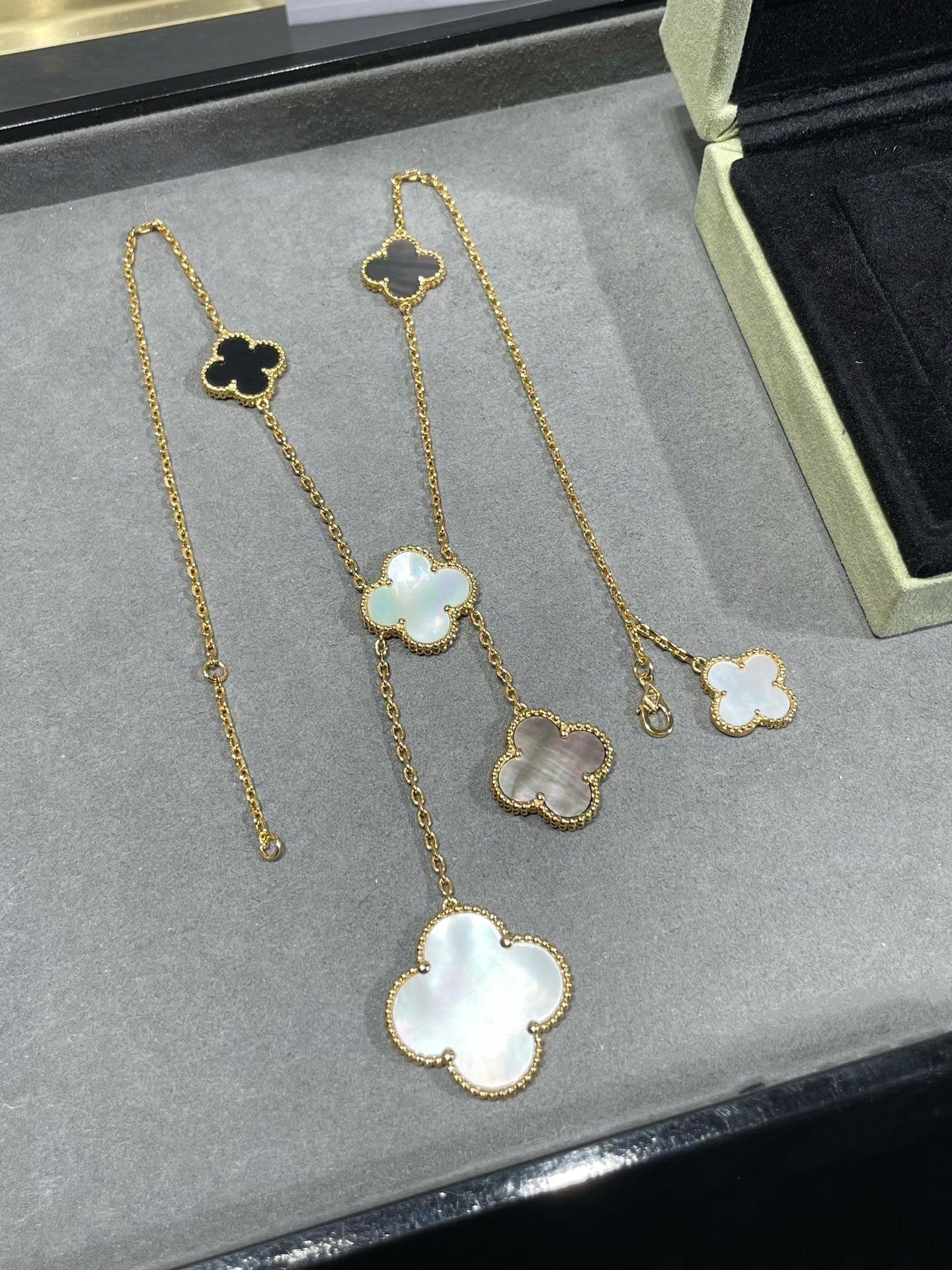 [LUXE JEWELRY]CLOVER 6 MOTIF MOP ONYX GOLD NECKLACE