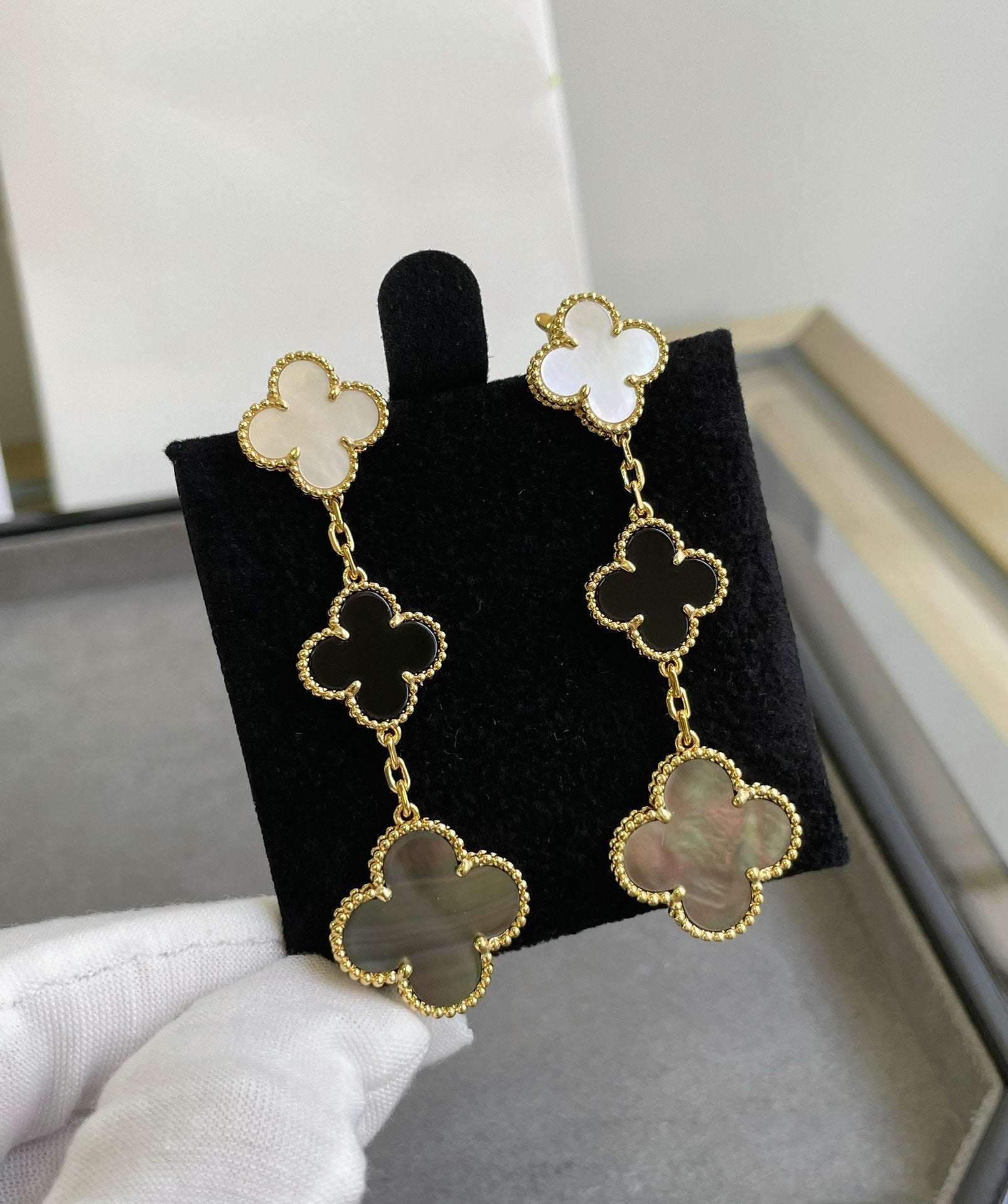 [LUXE JEWELRY]CLOVER 3 MOTIF MOP ONYX DARK MOP PINK GOLD EARRINGS