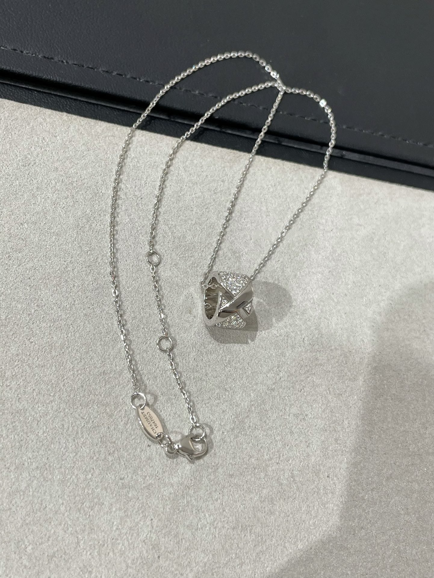 [LUXE JEWELRY]LIENS EVIDENCE DIAMOND PAVED NECKLACE