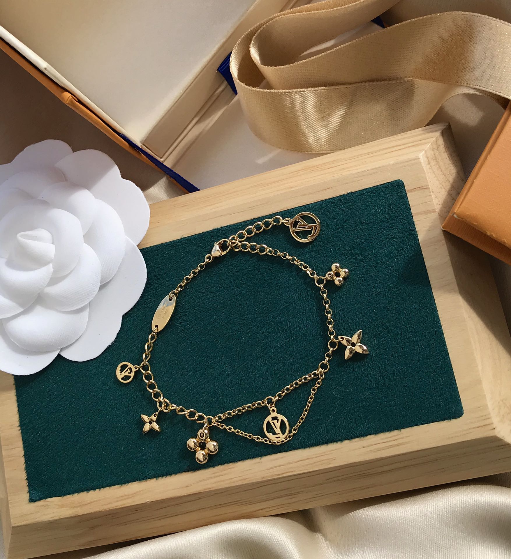 [LUXE JEWELRY]BLOOMING PINK GOLD MOP BRACELET