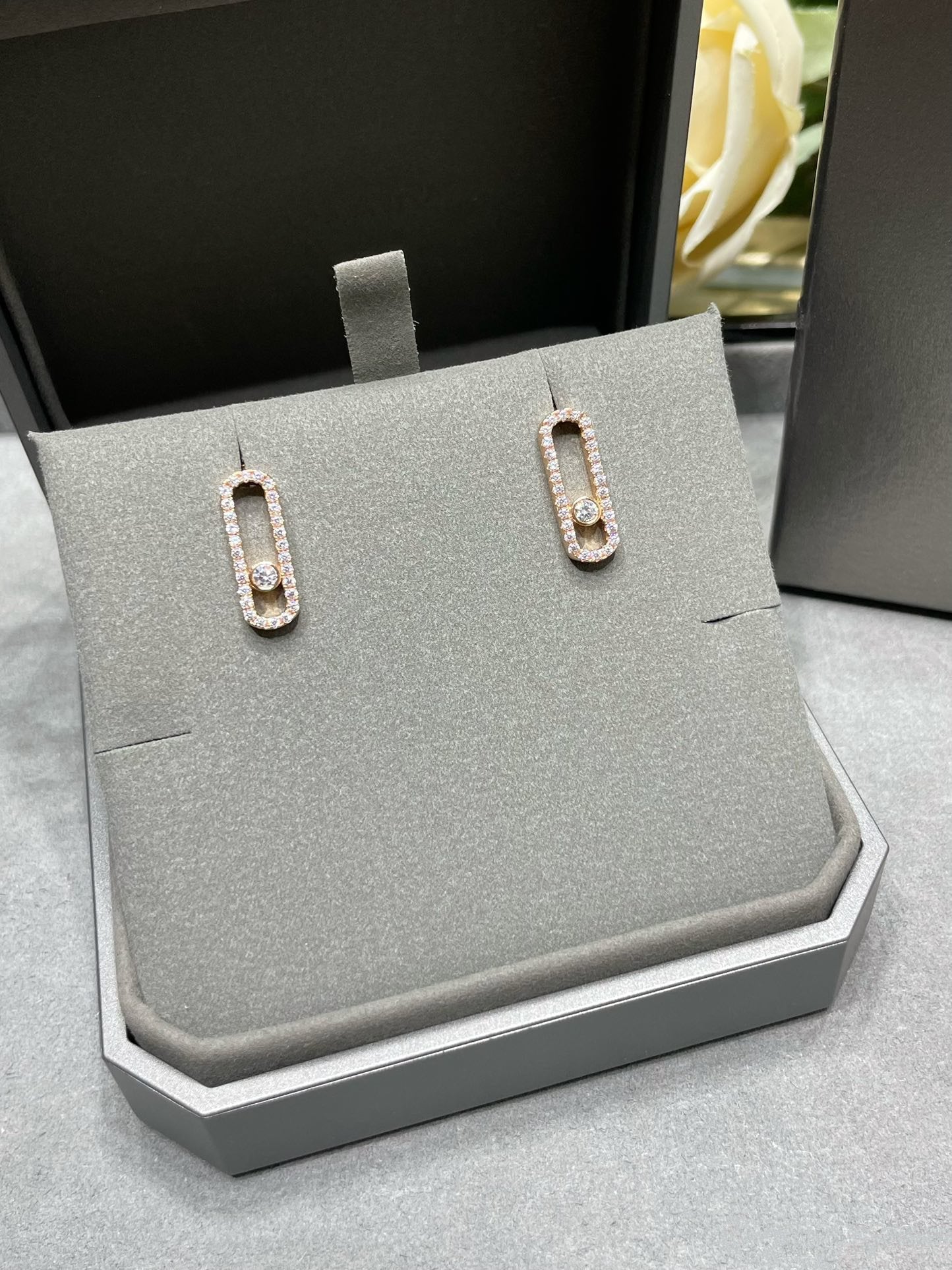 [Luxe Jewellery] MOVE UNO STUD DIAMOND PAVED EARRINGS