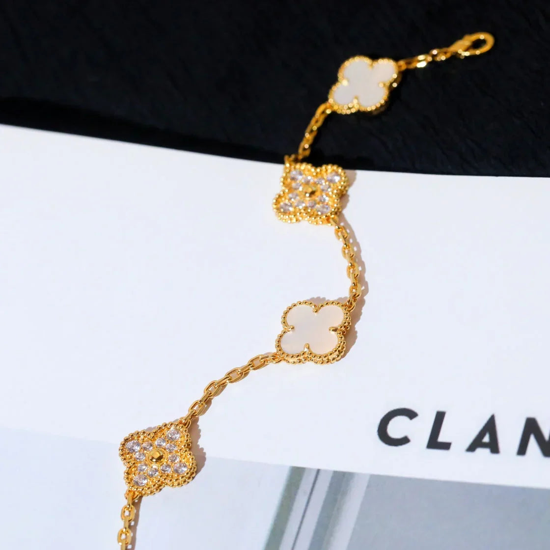 [LUXE JEWELRY]CLOVER WHITE PEARL MOP 5 MOTIF BRACELET COLLECTION