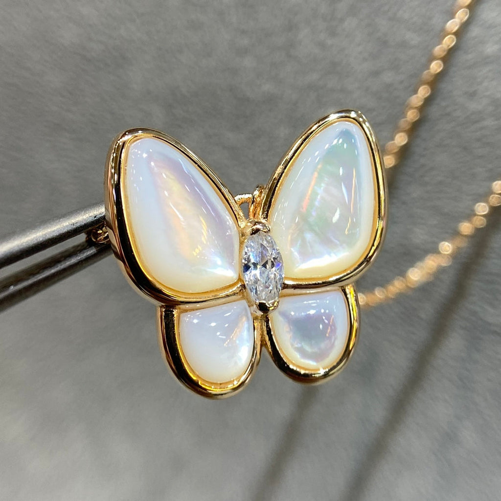 [LUXE JEWELRY]BUTTERFLY MOP DIAMOND NECKLACE
