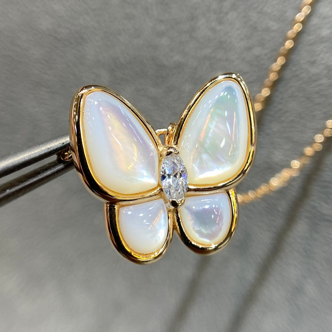 [LUXE JEWELRY]BUTTERFLY MOP DIAMOND NECKLACE