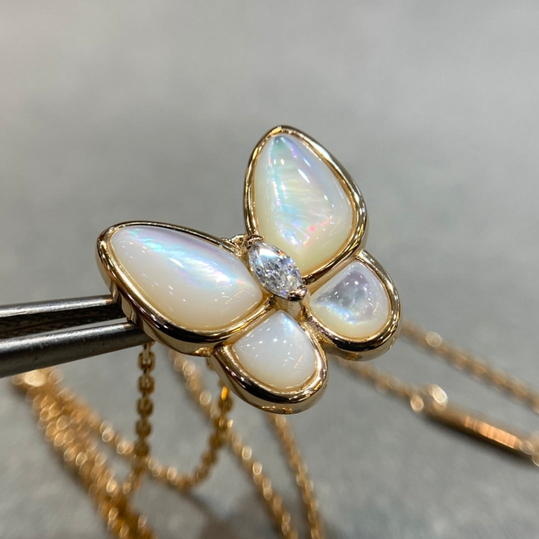 [LUXE JEWELRY]BUTTERFLY MOP DIAMOND NECKLACE