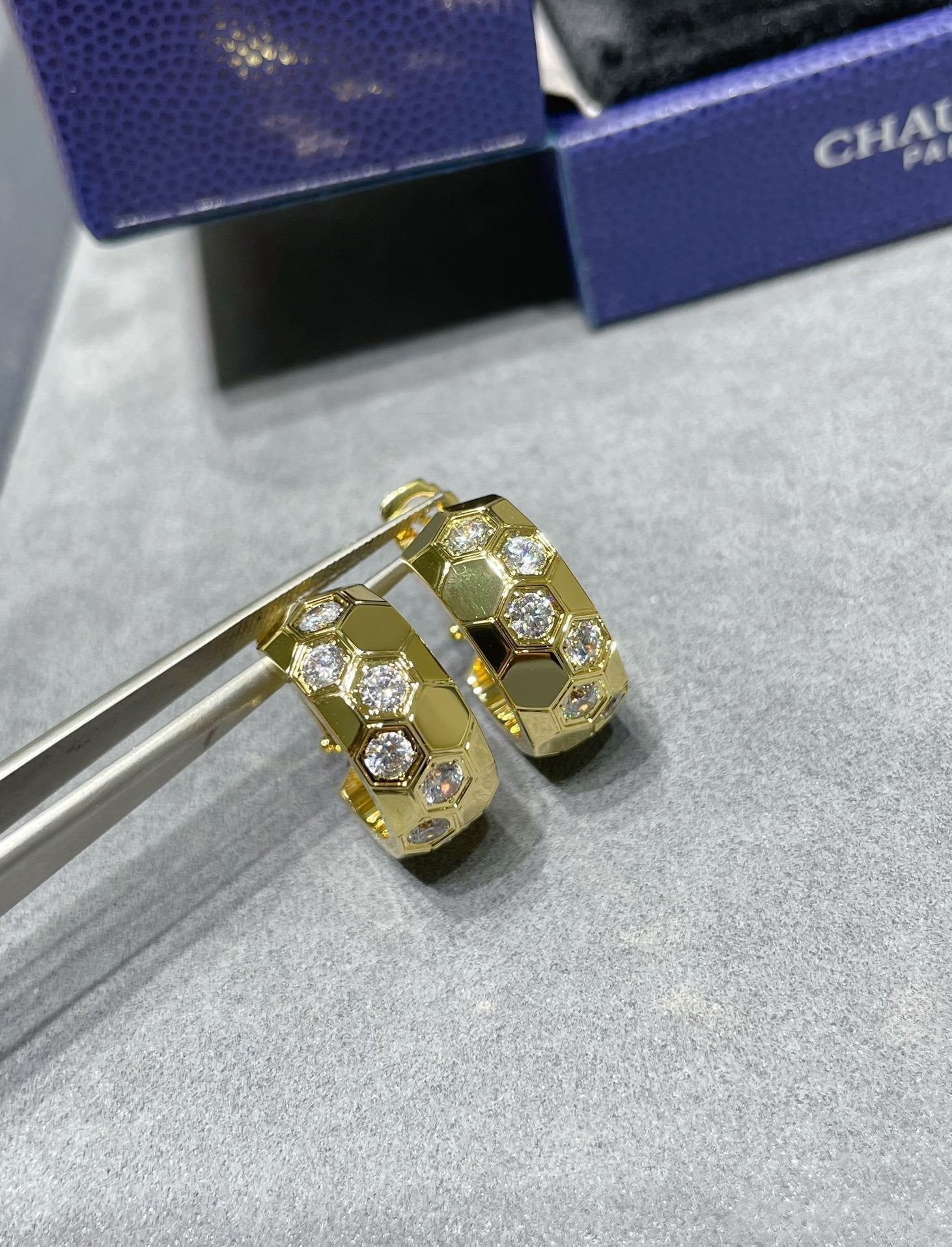 [LUXE JEWELRY]BEE LOVE DIAMOND HOOP EARRINGS