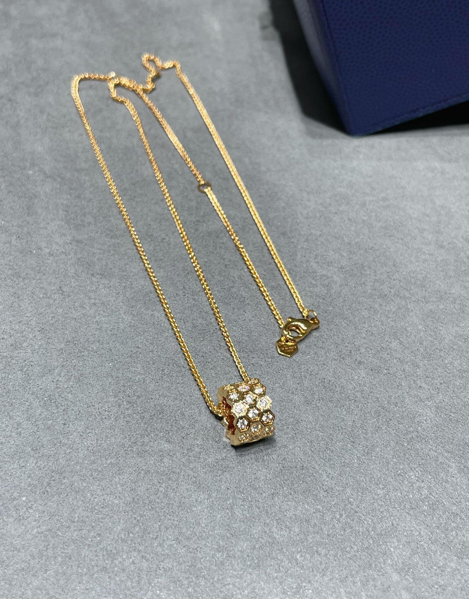 [LUXE JEWELRY]BEE LOVE DIAMOND PAVED 3 ROW NECKLACE