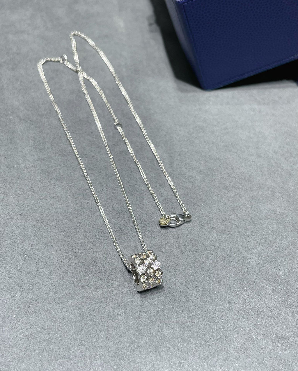 [LUXE JEWELRY]BEE LOVE DIAMOND PAVED 3 ROW NECKLACE