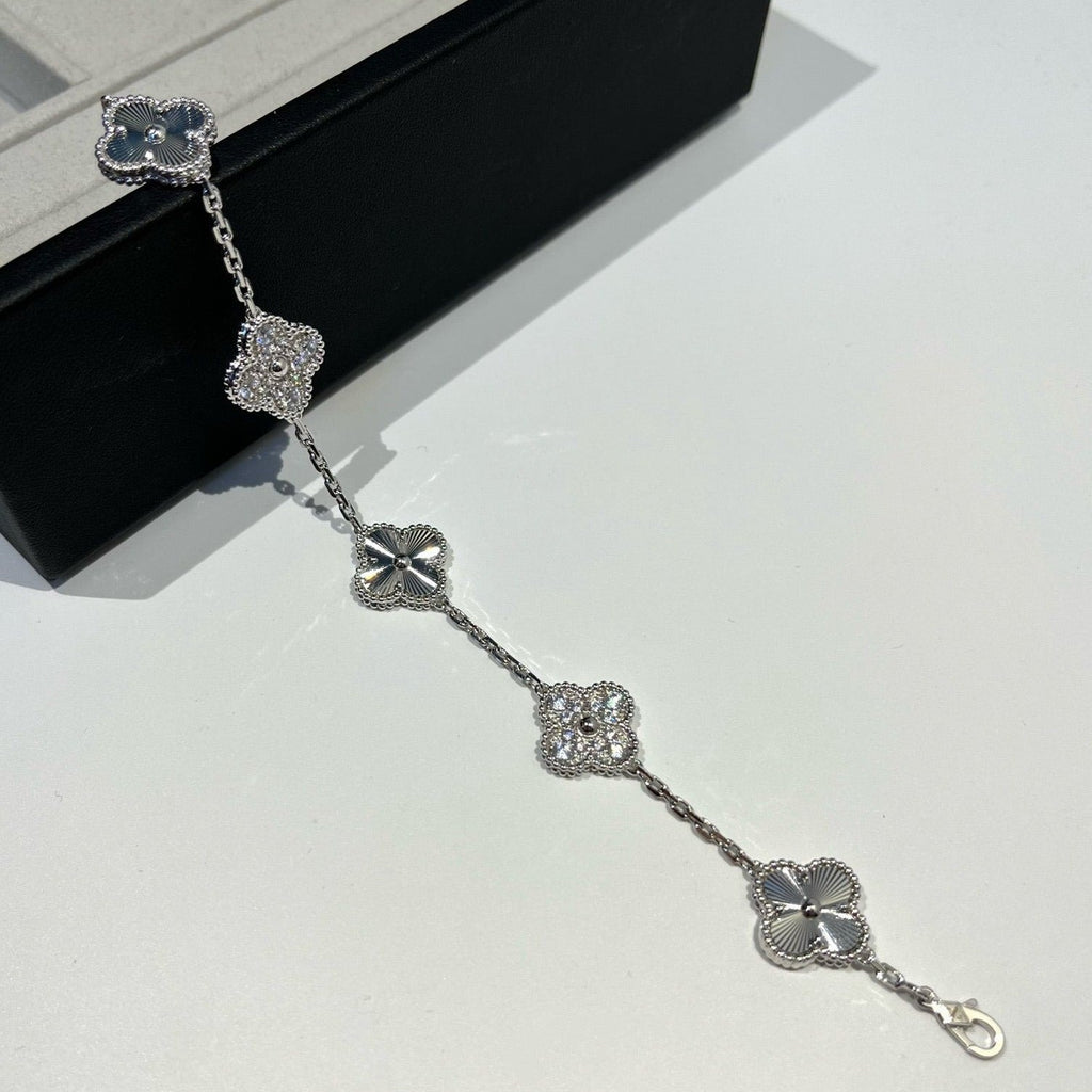 [LUXE JEWELRY] CLOVER 5 MOTIF LASER BRACELET COLLECTION