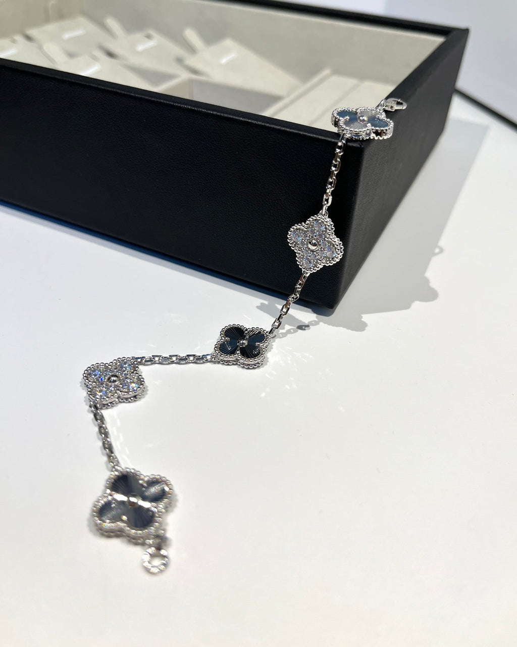 [LUXE JEWELRY] CLOVER 5 MOTIF LASER BRACELET COLLECTION