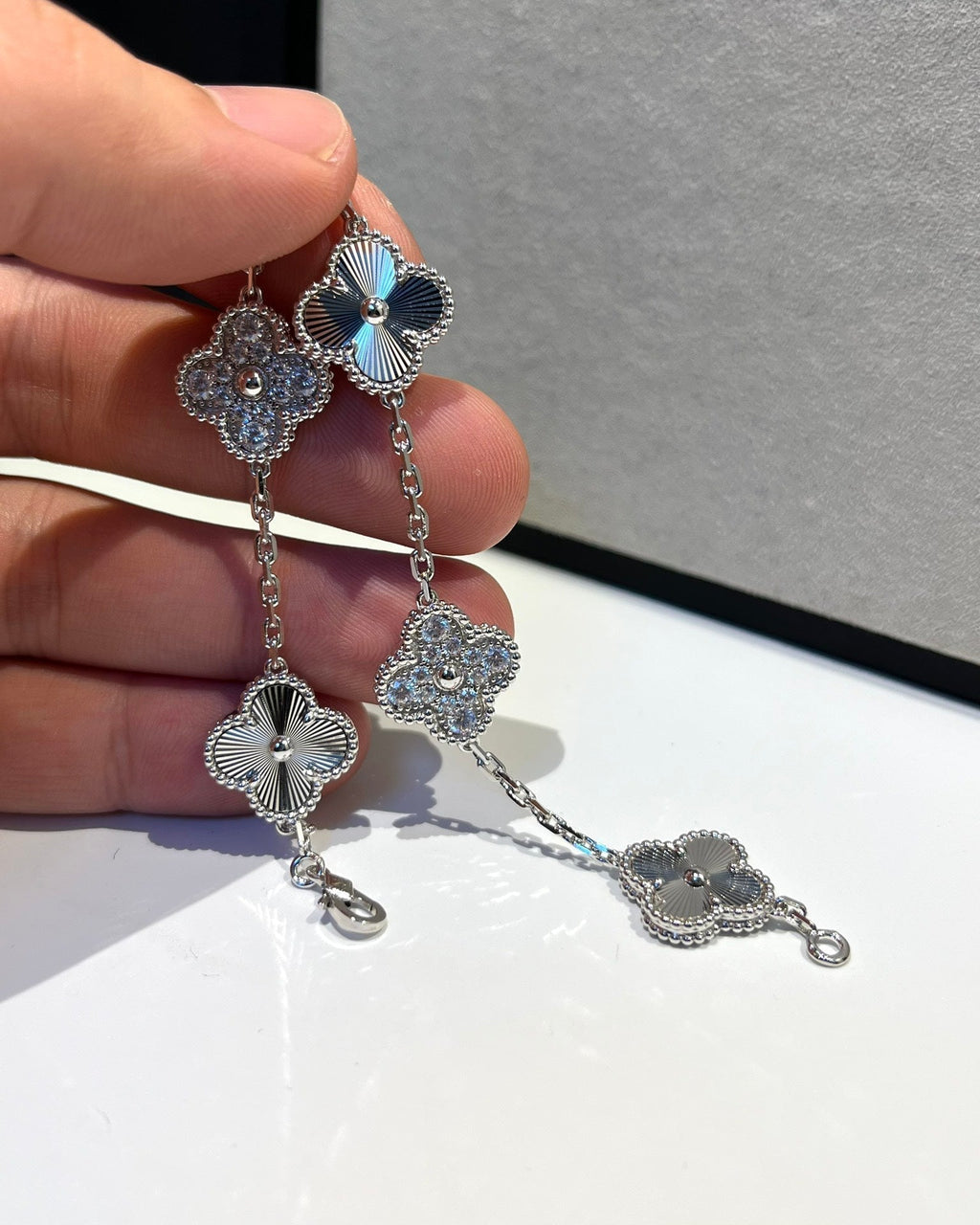 [LUXE JEWELRY] CLOVER 5 MOTIF LASER BRACELET COLLECTION