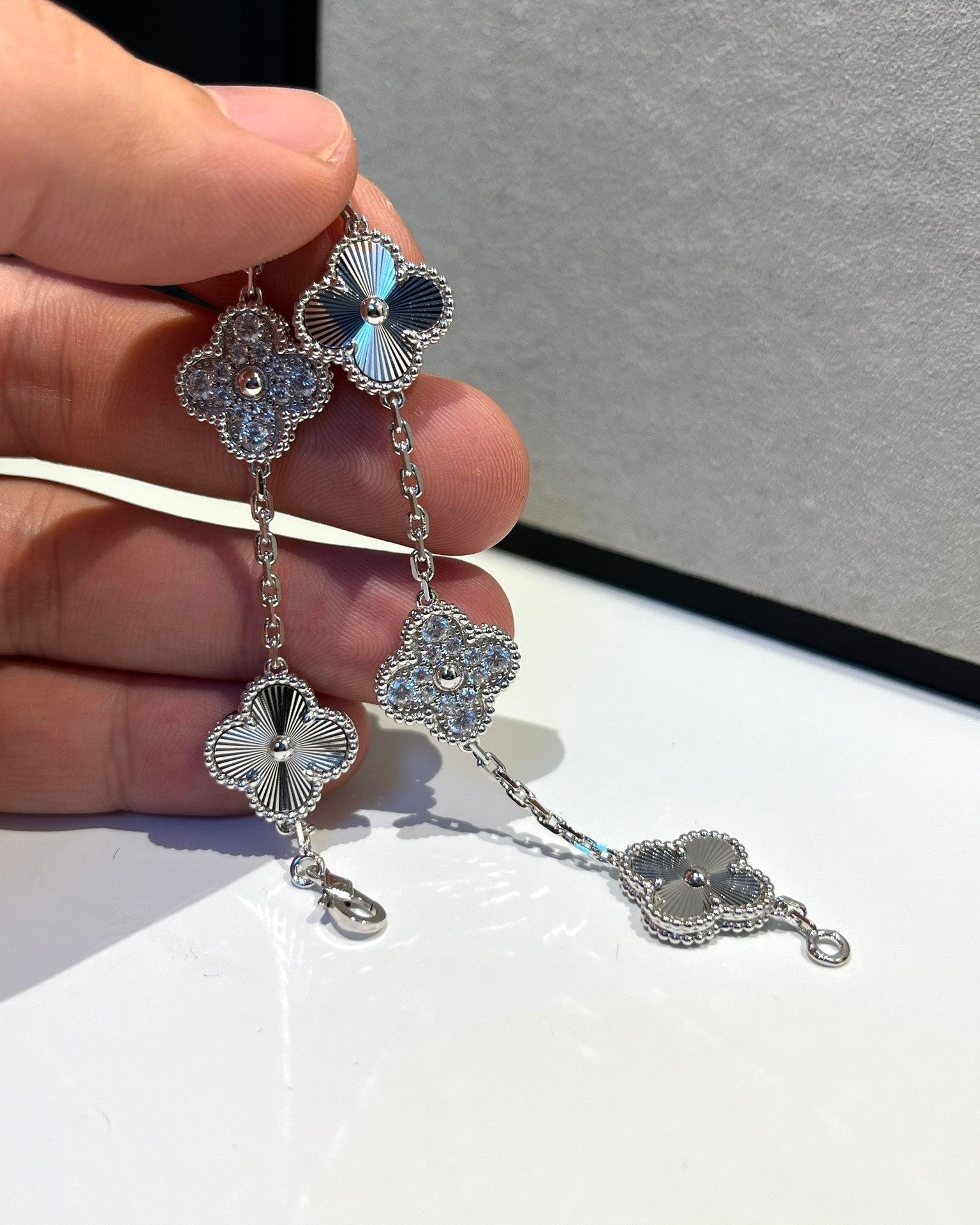 [LUXE JEWELRY] CLOVER 5 MOTIF LASER BRACELET COLLECTION
