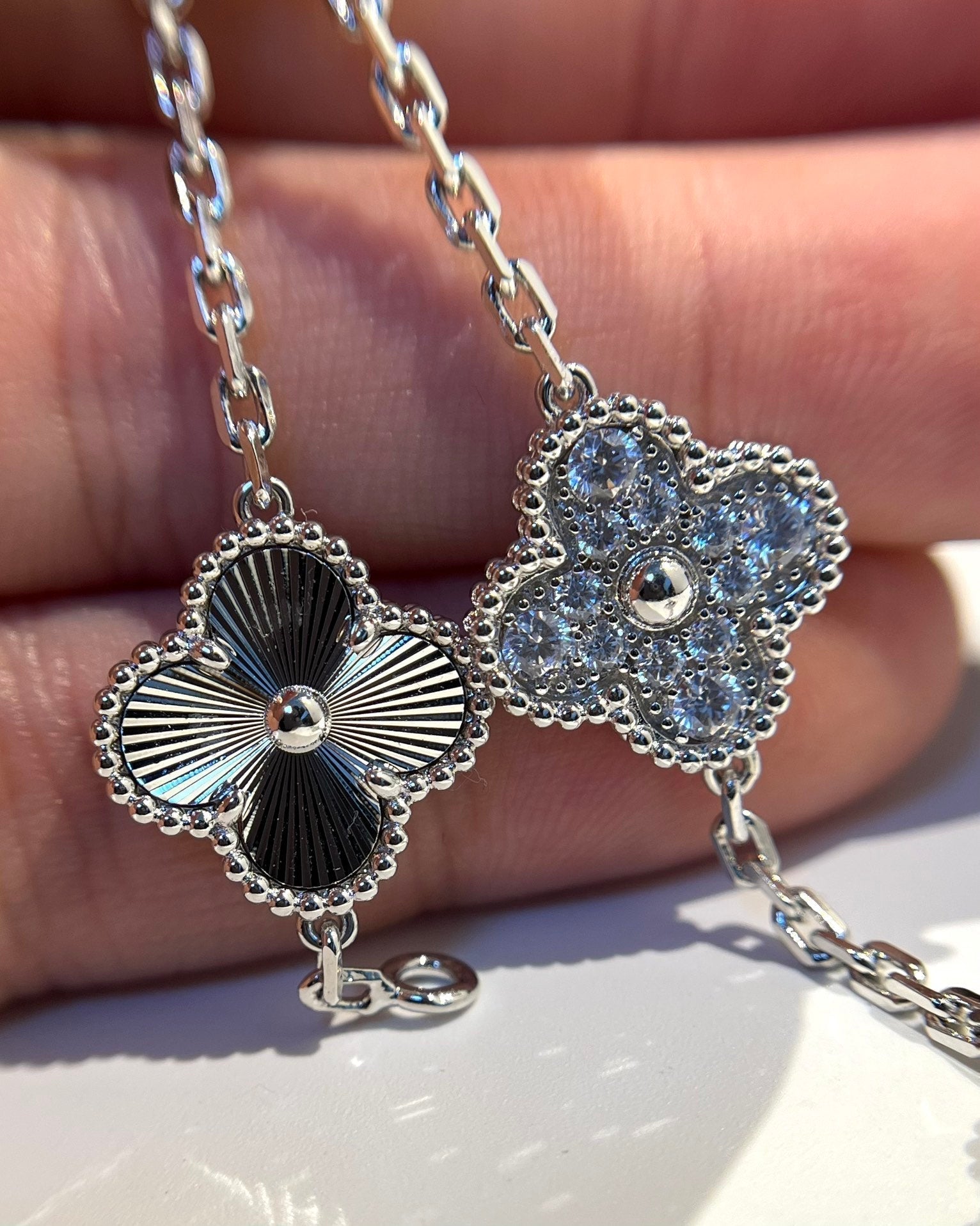 [LUXE JEWELRY] CLOVER 5 MOTIF LASER BRACELET COLLECTION