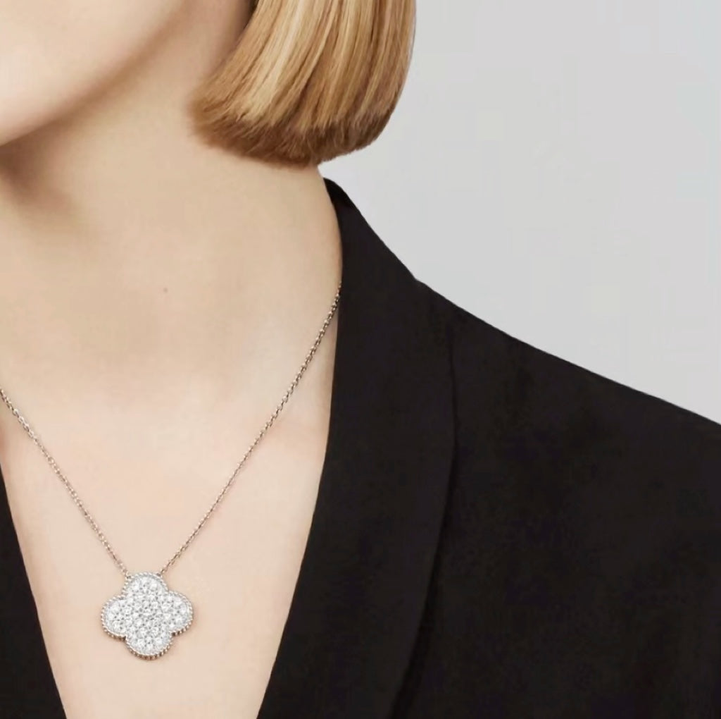 [LUXE JEWELRY]CLOVER 25MM LARGE PENDANT DIAMOND PAVED SILVER NECKLACE