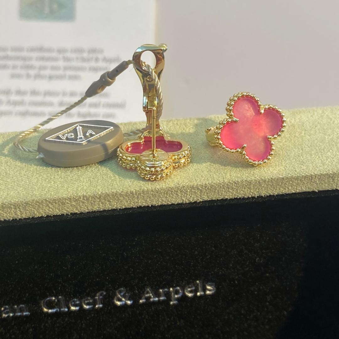 [LUXE JEWELRY]NEW CLOVER 15MM PINK ENAMEL STUD EARRINGS