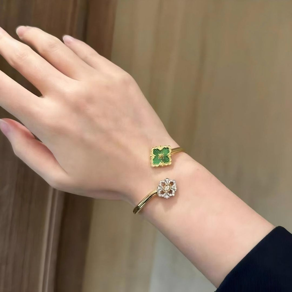 [LUXE JEWELRY] OPERA TULLE  GOLD BRACELET WITH ENAMEL BACKGROUND