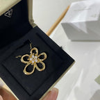 [LUXE JEWELRY]Flowerlace pendant Necklace 5 stones