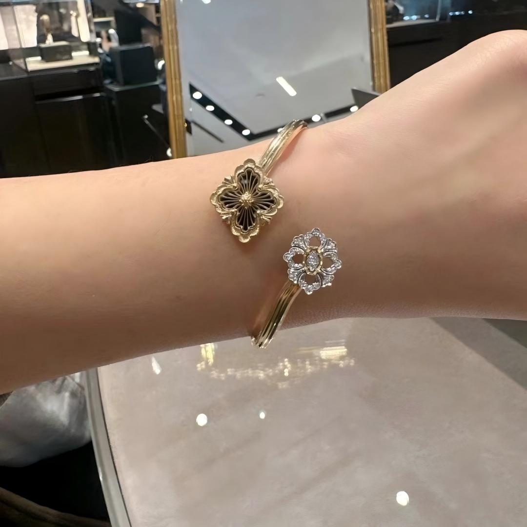 [LUXE JEWELRY] OPERA TULLE  GOLD BRACELET WITH ENAMEL BACKGROUND