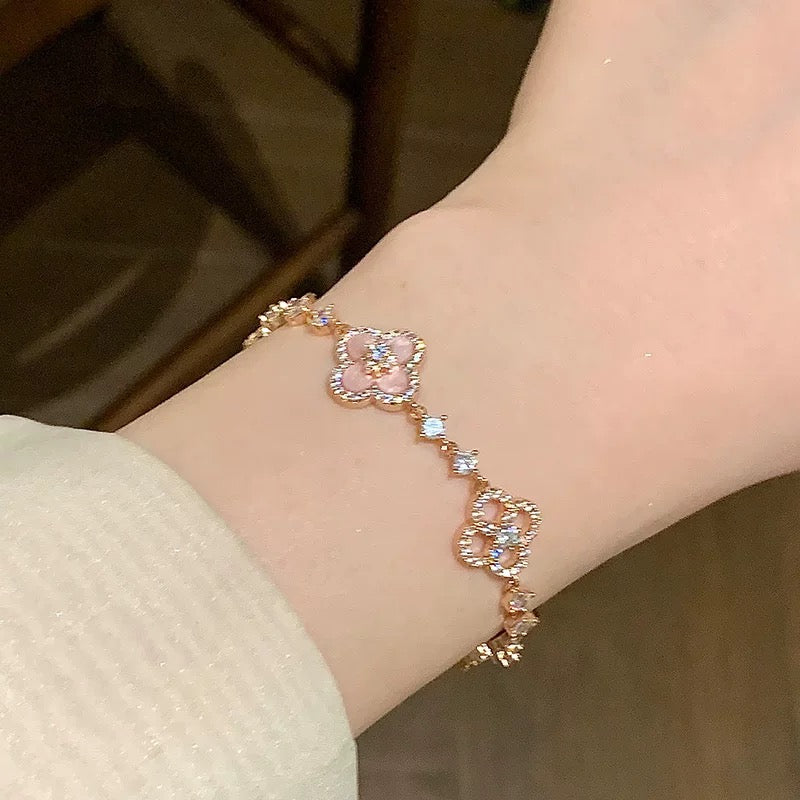 [LUXE JEWELRY]CLOVER 5 MOTIF PINK BLUE RED WHITE BRACELET