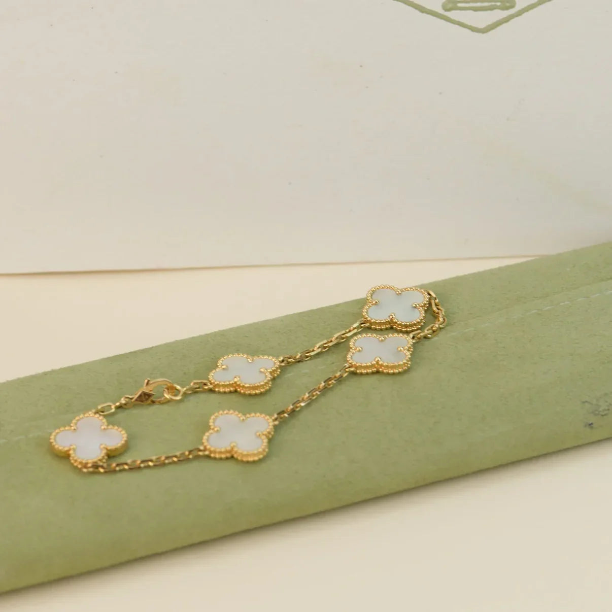 [LUXE JEWELRY]CLOVER WHITE PEARL MOP 5 MOTIF BRACELET COLLECTION