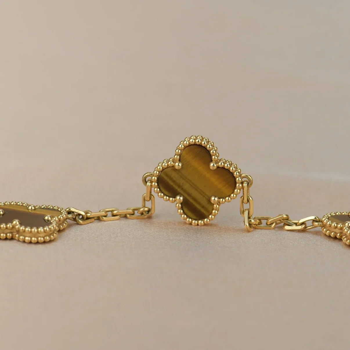 [LUXE JEWELRY] CLOVER 5 MOTIFS TIGER EYE BRACELET COLLECTION