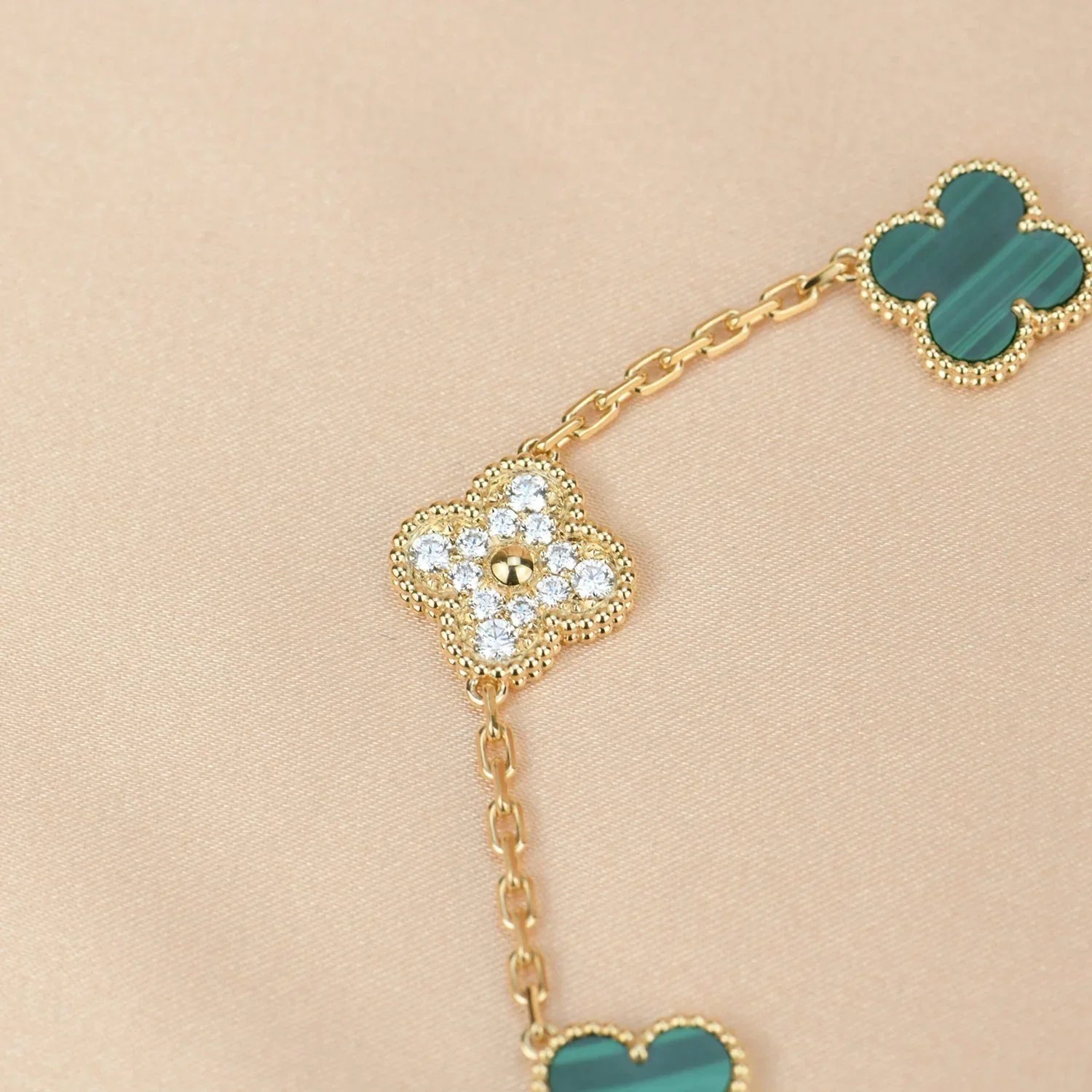 [LUXE JEWELRY] CLOVER 5 MOTIF MALACHITE BRACELET COLLECTION