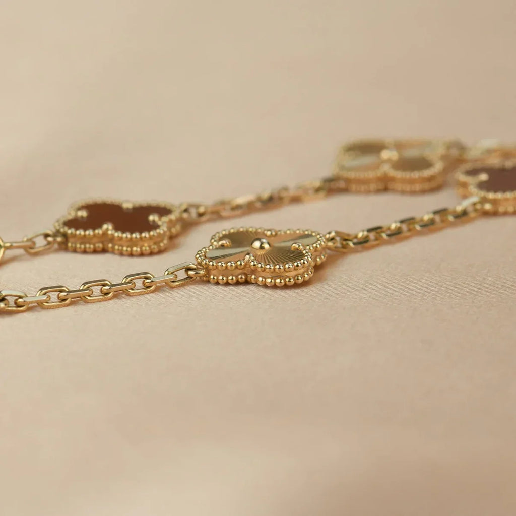 [LUXE JEWELRY] CLOVER 5 MOTIF RED CORNELIAN BRACELET COLLECTION