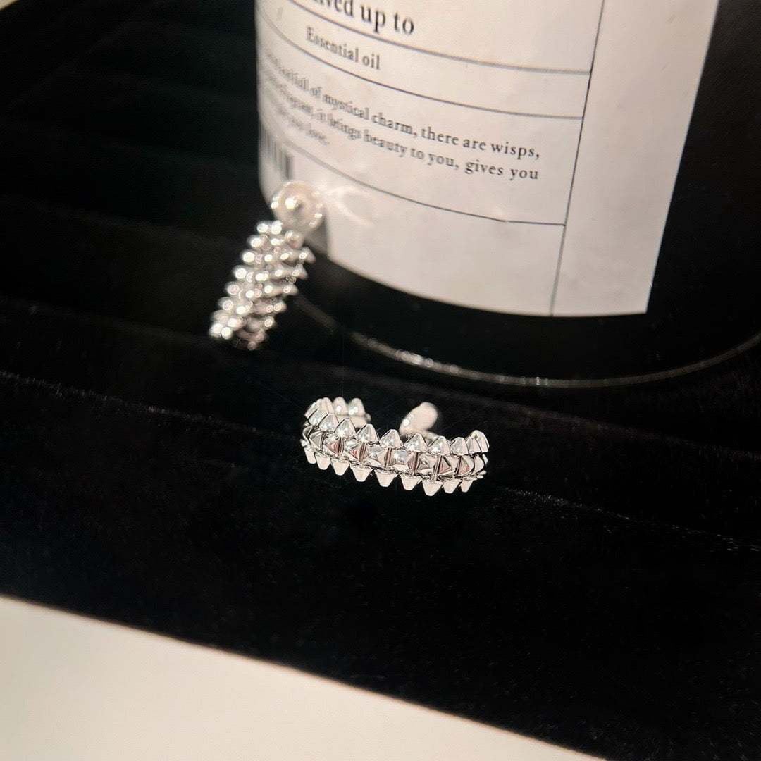 [LUXE JEWELRY] CLASH SMALL HOOP EARRINGS
