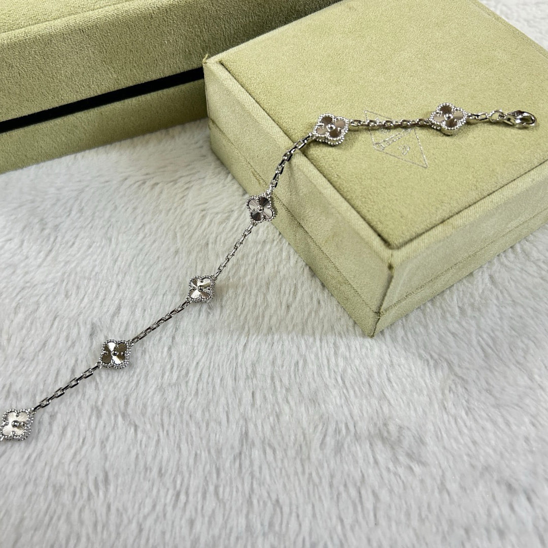 [LUXE JEWELRY]CLOVER 6 MOTIF DIAMOND BRACELET