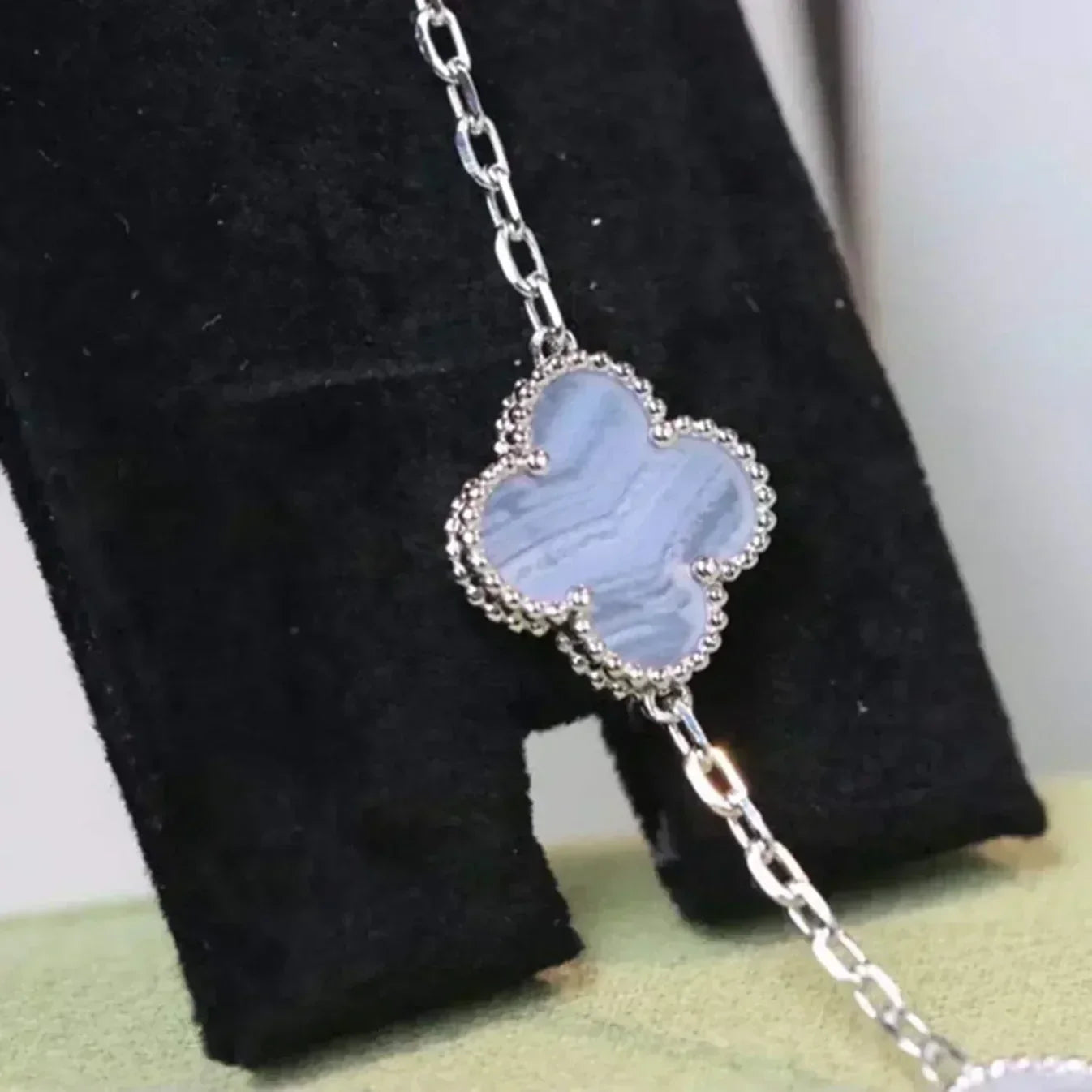 [LUXE JEWELRY] CLOVER 5 MOTIF PURPLE CHALCEDONY BRACELET COLLECTION