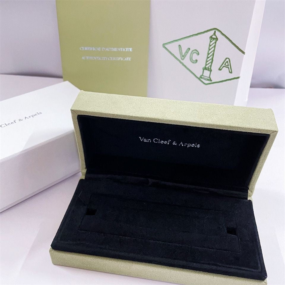 [LUXE] VA CLOVER BOX GIFT BAG