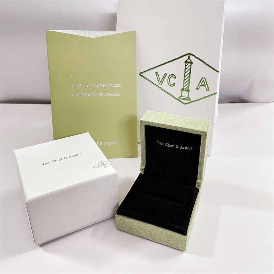 [LUXE] VA CLOVER BOX GIFT BAG