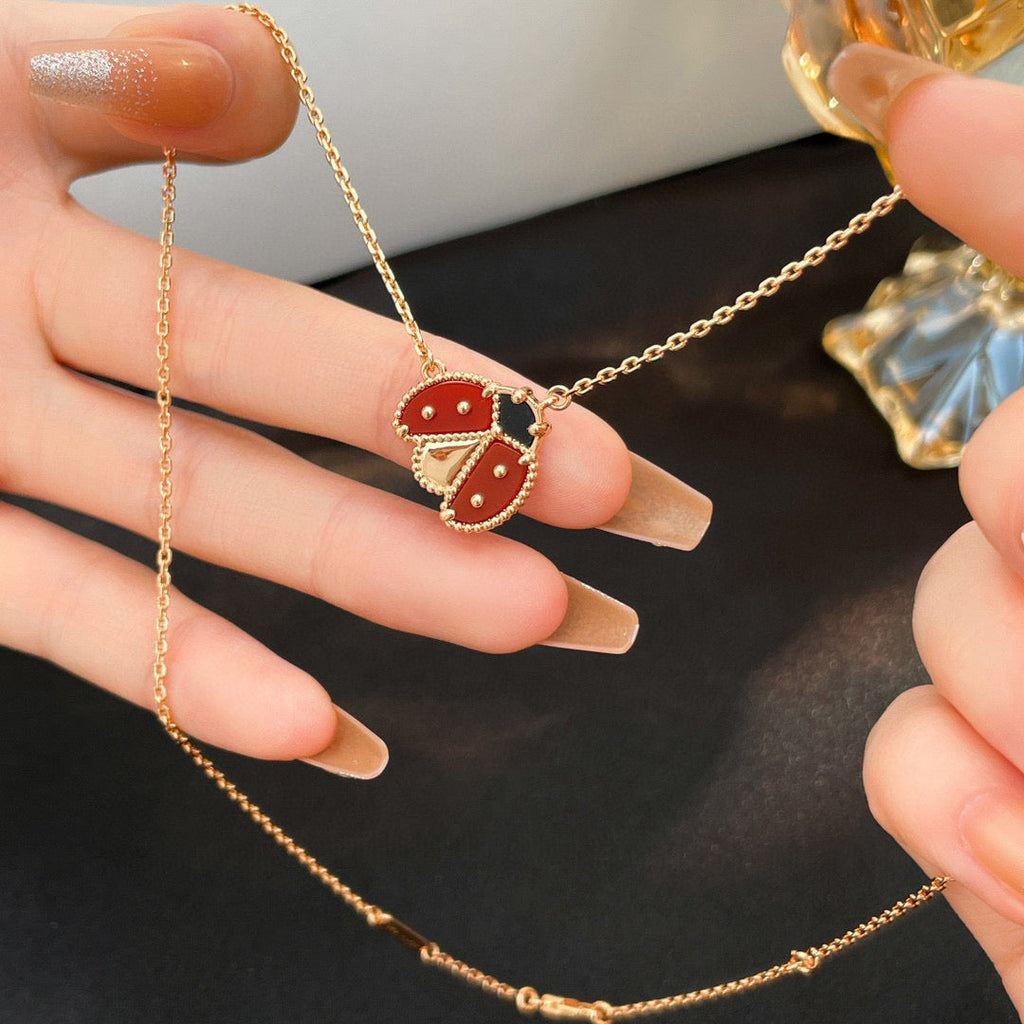 [LUXE JEWELRY]LUCKY  CARNELIANS LADYBUG NECKLACE