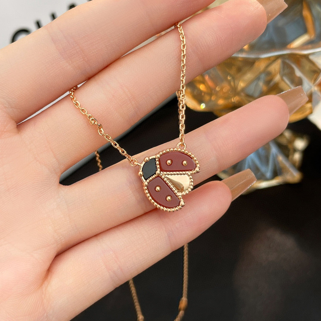 [LUXE JEWELRY]LUCKY  CARNELIANS LADYBUG NECKLACE