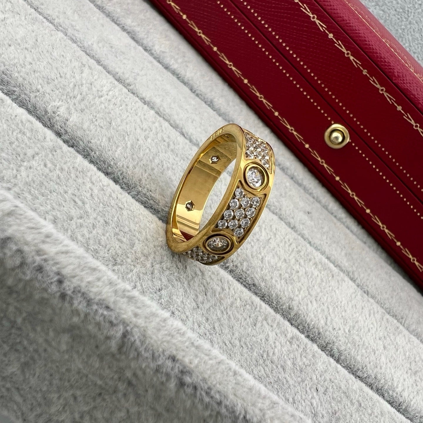 [LUXE JEWELRY] LOVE 5.5MM FULL-PAVE 6-DIAMOND RING