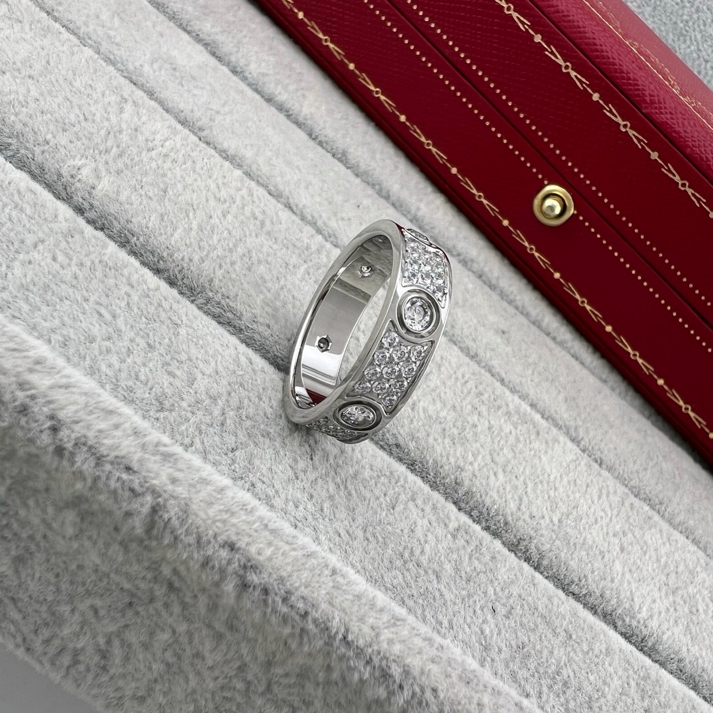 [LUXE JEWELRY] LOVE 5.5MM FULL-PAVE 6-DIAMOND RING