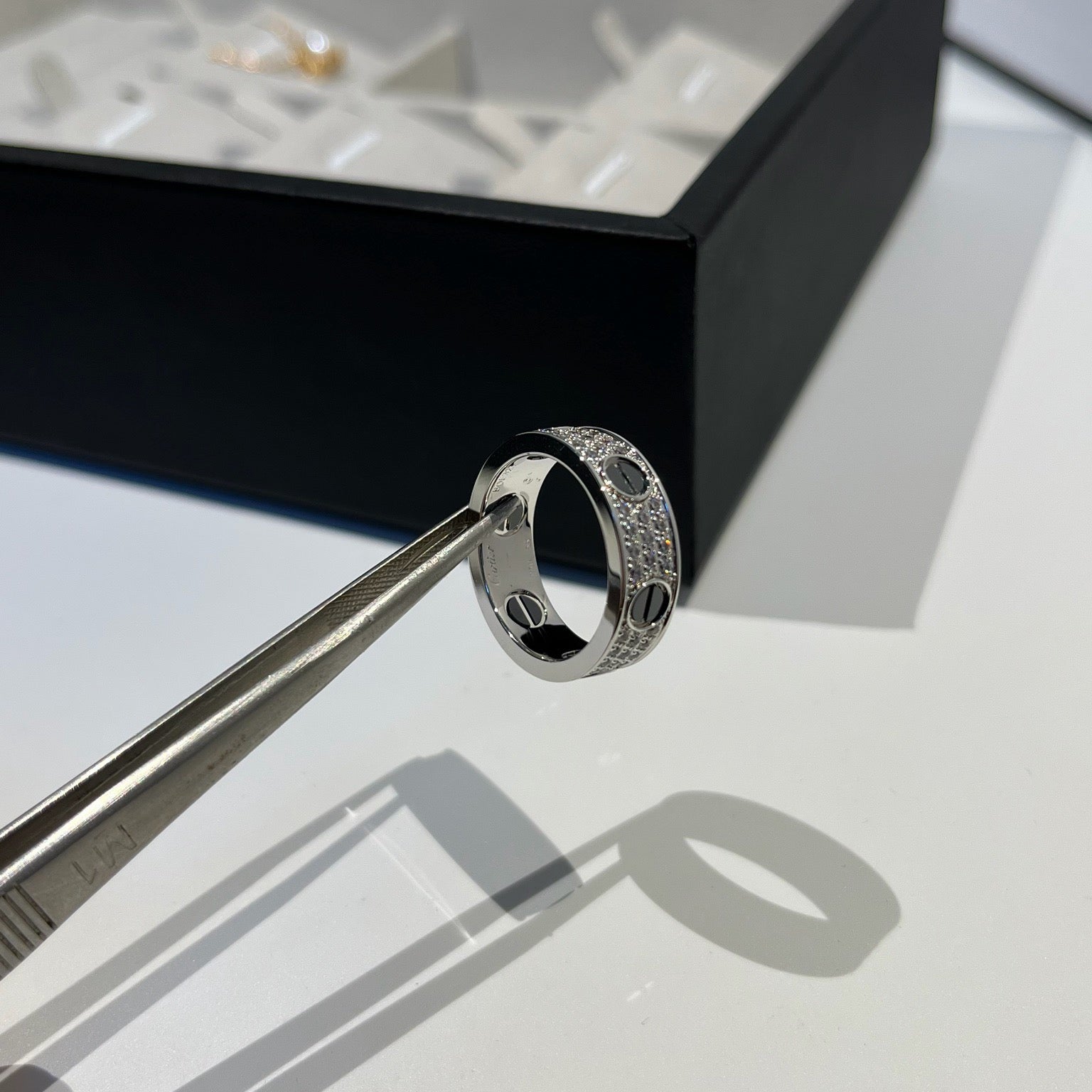 [LUXE JEWELRY] LOVE RING 5.5MM DIAMONDS PAVED CERAMIC
