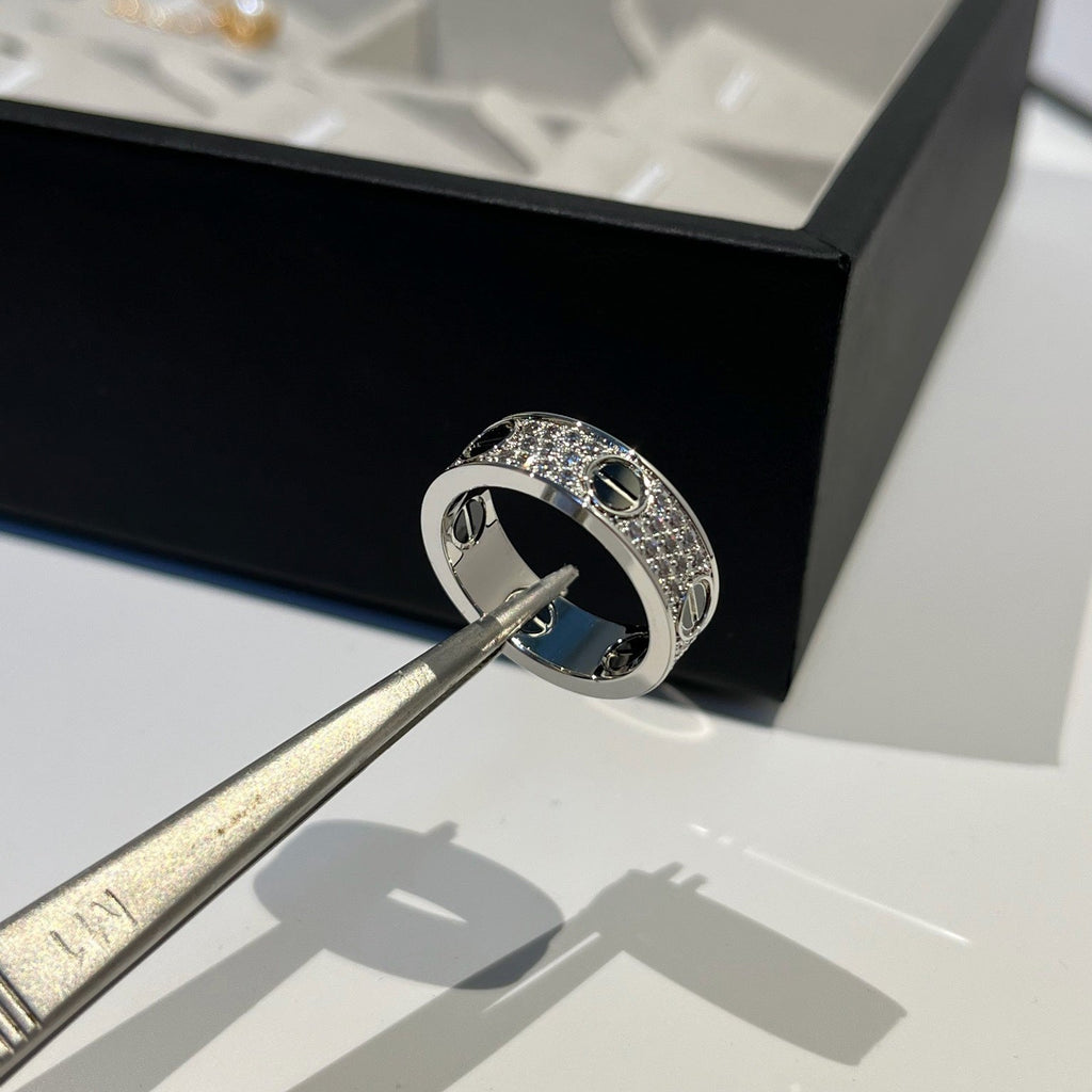 [LUXE JEWELRY] LOVE RING 5.5MM DIAMONDS PAVED CERAMIC