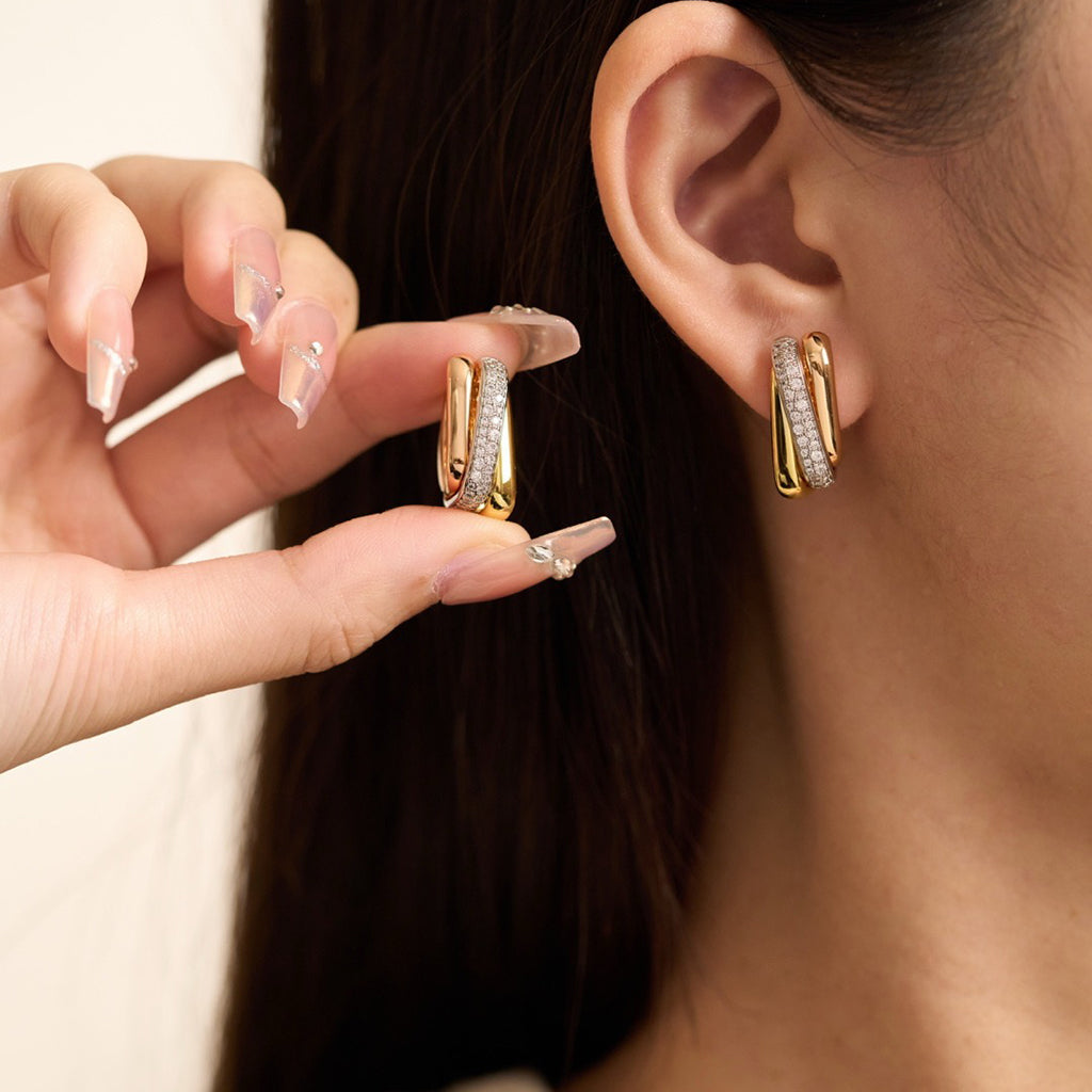 [LUXE JEWELRY] TRINITY HALF DIAMOND  CUSHION EARRINGS